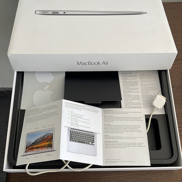 COPY - Mac Book Air 11.5 - Picture 6 of 6